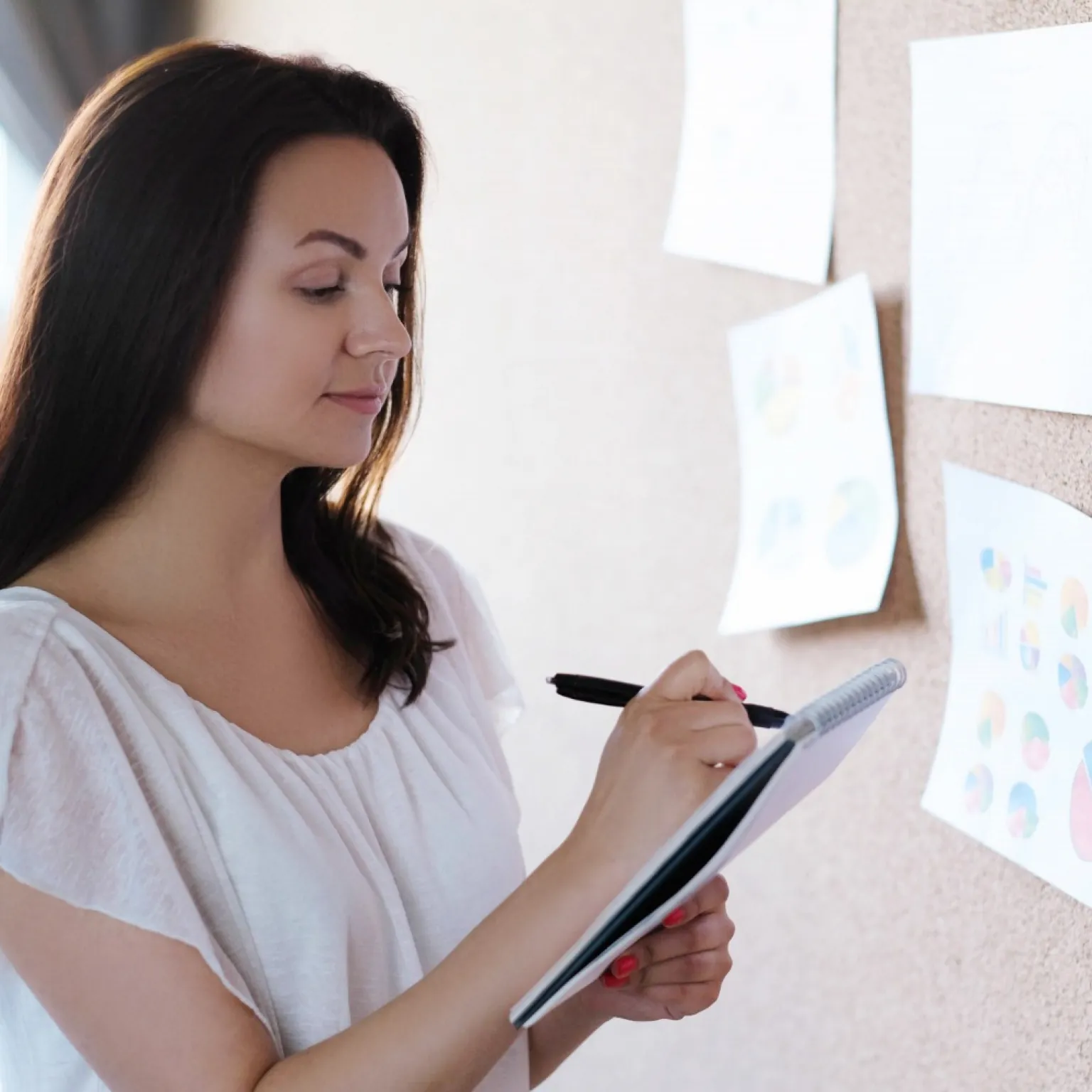 adult-woman-working-office