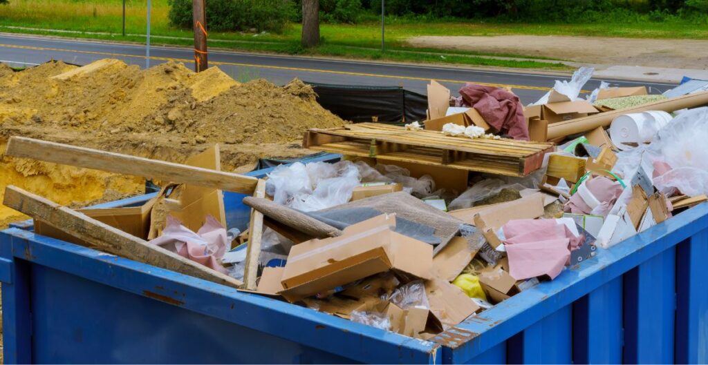 a blue junk it dumpster full of trash - junk it residential dumpsters are available in different sizes