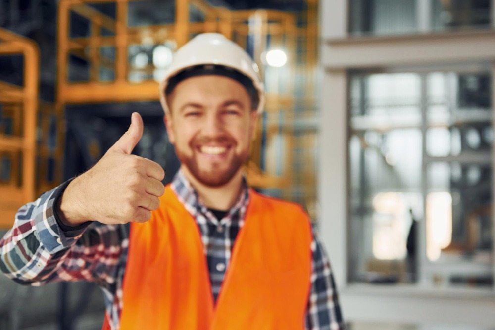 man wearing vest doing an thumbs up - Commercial wastes? we got you covered - junk it commercial permanent dumpster service in Canada